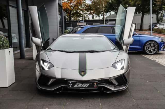 Lamborghini Aventador (2018) thumbnail 3