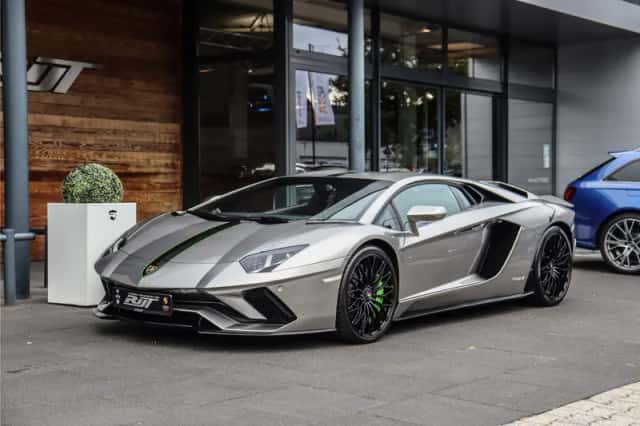 Lamborghini Aventador (2018) thumbnail 6