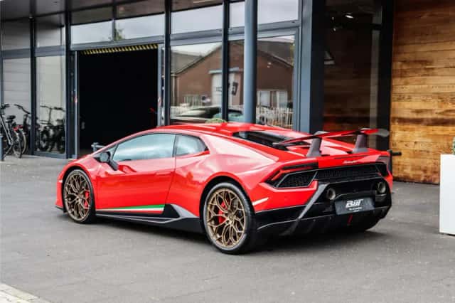 Lamborghini Huracán (2018) thumbnail 4