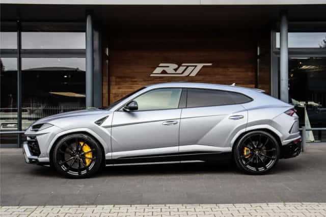 Lamborghini Urus (2022) thumbnail 5