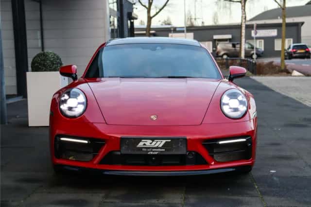 Porsche 911 (2021) thumbnail 3