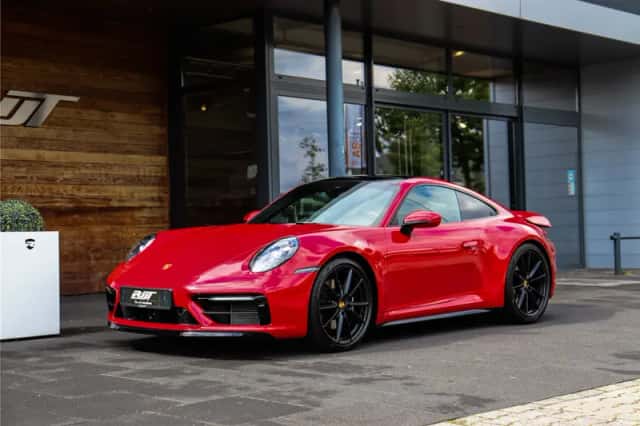 Porsche 911 (2021) thumbnail 4