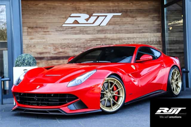 Ferrari F12berlinetta (2017) thumbnail 1