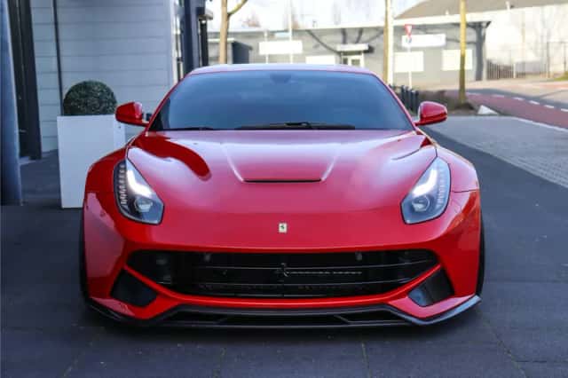 Ferrari F12berlinetta (2017) thumbnail 3