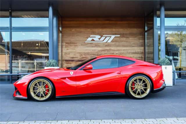 Ferrari F12berlinetta (2017) thumbnail 5