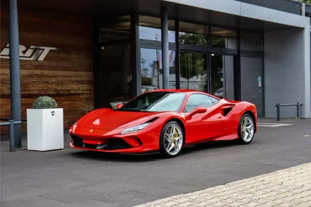 Ferrari F8 Tributo (2021) thumbnail 2