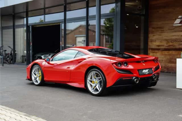 Ferrari F8 Tributo (2021) thumbnail 4