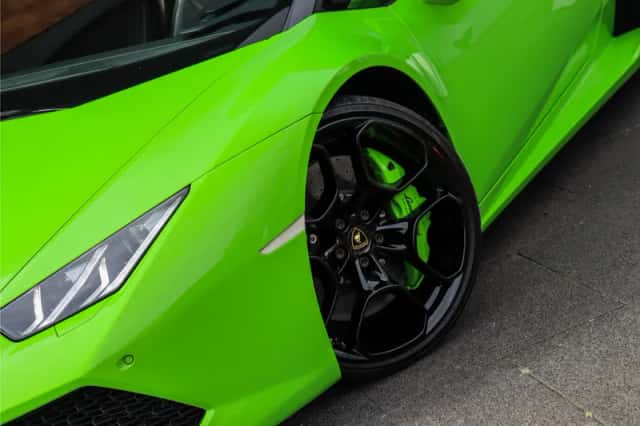 Lamborghini Huracán (2016) thumbnail 3