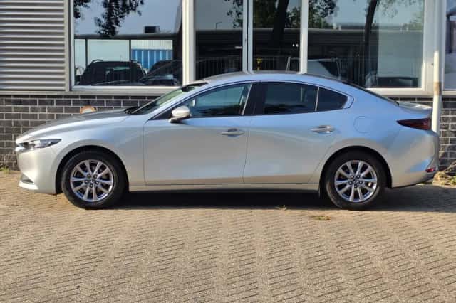Mazda 3 (2021) thumbnail 3