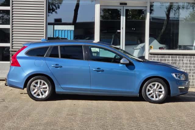 Volvo V60 (2015) thumbnail 6