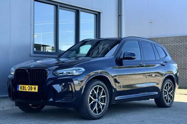BMW X3 (2022) thumbnail 3