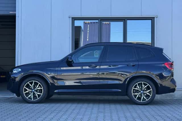 BMW X3 (2022) thumbnail 4