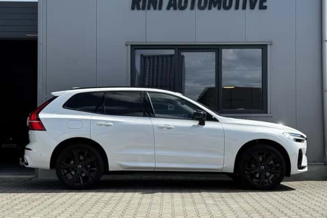 Volvo XC60 (2023) thumbnail 2