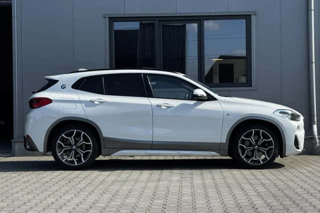 BMW X2 (2018) thumbnail 2