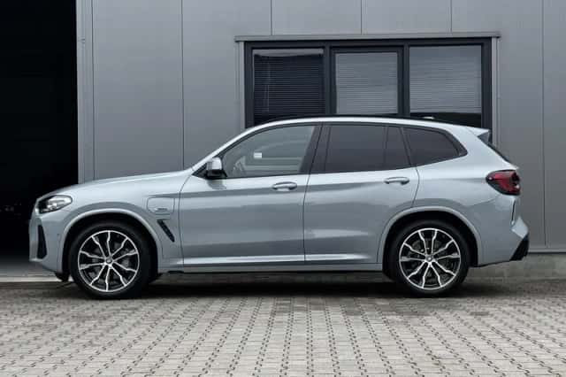 BMW X3 (2022) thumbnail 2