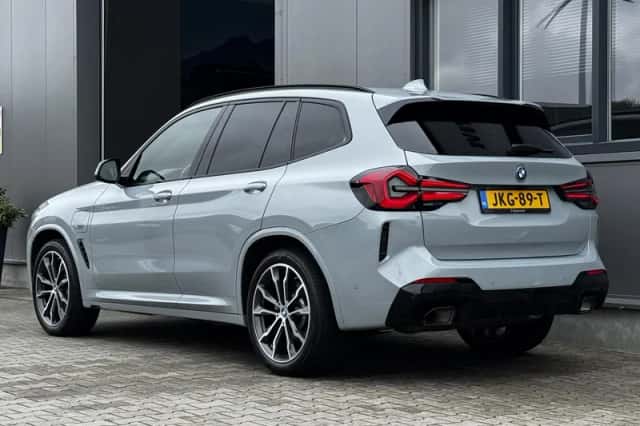 BMW X3 (2022) thumbnail 3