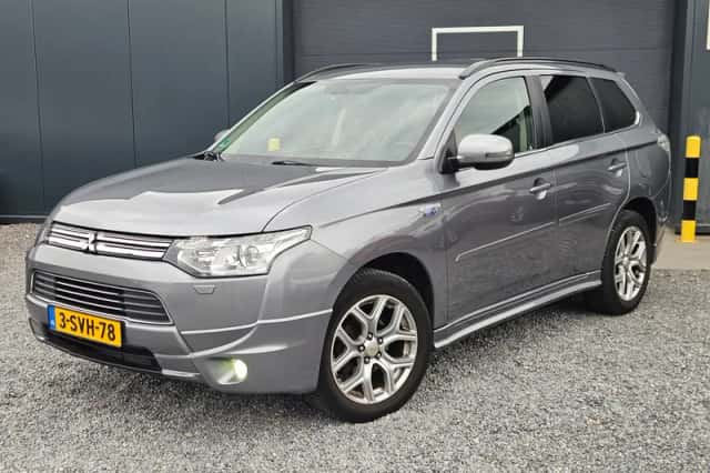 Mitsubishi Outlander (2013) thumbnail 1
