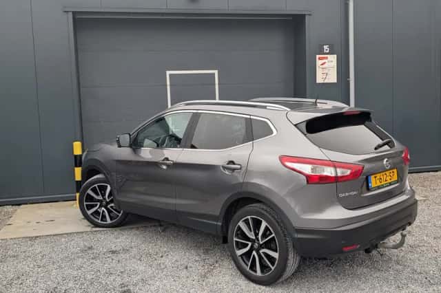Nissan Qashqai (2015) thumbnail 3