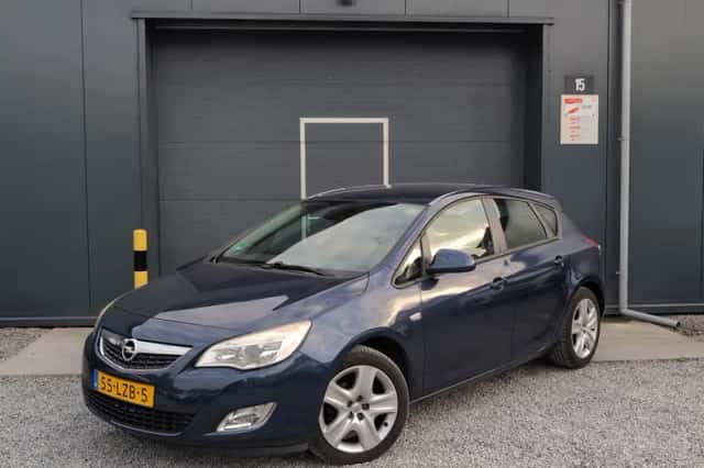 Opel Astra (2010) thumbnail 1