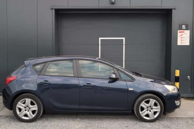 Opel Astra (2010) thumbnail 6
