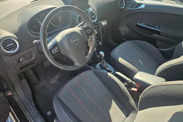 Opel Corsa (2014) thumbnail 3