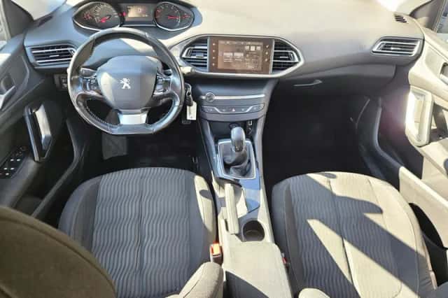 Peugeot 308 (2015) thumbnail 5
