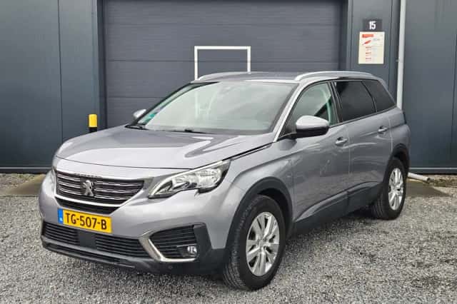 Peugeot 5008 (2018) thumbnail 1