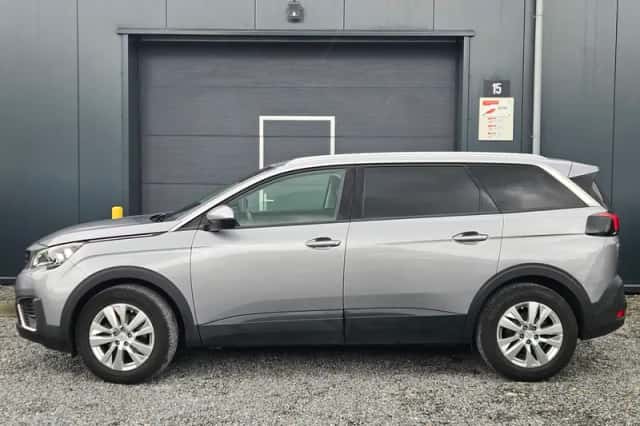 Peugeot 5008 (2018) thumbnail 2