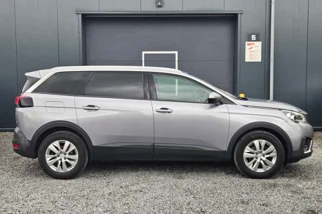 Peugeot 5008 (2018) thumbnail 3
