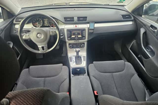 Volkswagen Passat (2011) thumbnail 5