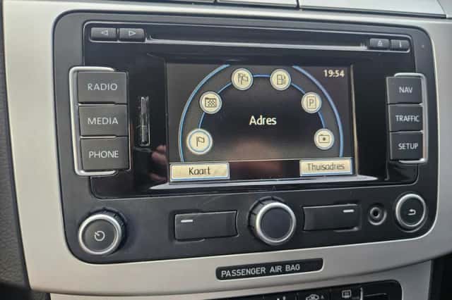 Volkswagen Passat (2011) thumbnail 6