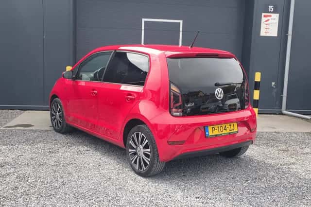Volkswagen Up! (2018) thumbnail 5