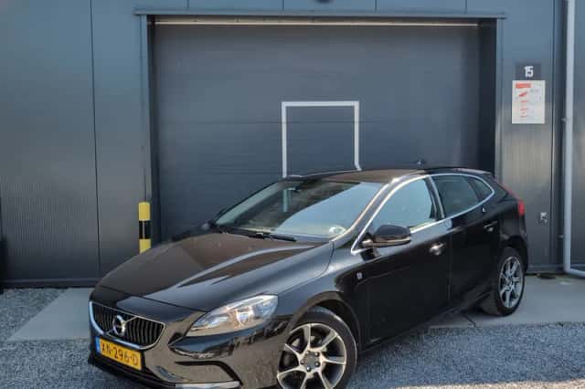Volvo V40 (2016) thumbnail 1