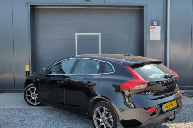 Volvo V40 (2016) thumbnail 3