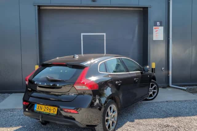 Volvo V40 (2016) thumbnail 4