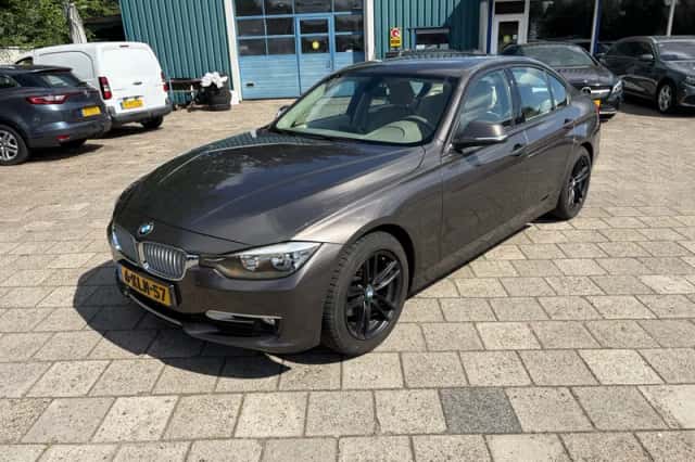 BMW 3-Serie (2013) thumbnail 1