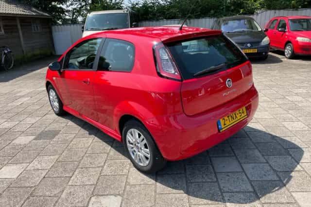 Fiat Punto (2014) thumbnail 2