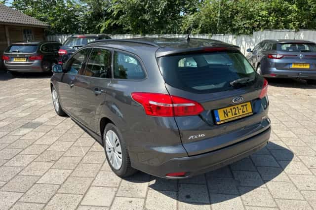 Ford Focus (2018) thumbnail 2
