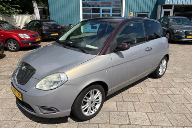 Lancia Ypsilon (2009) thumbnail 1