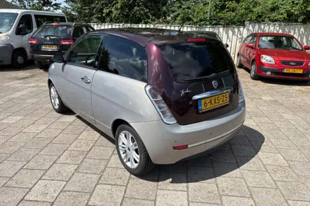 Lancia Ypsilon (2009) thumbnail 2