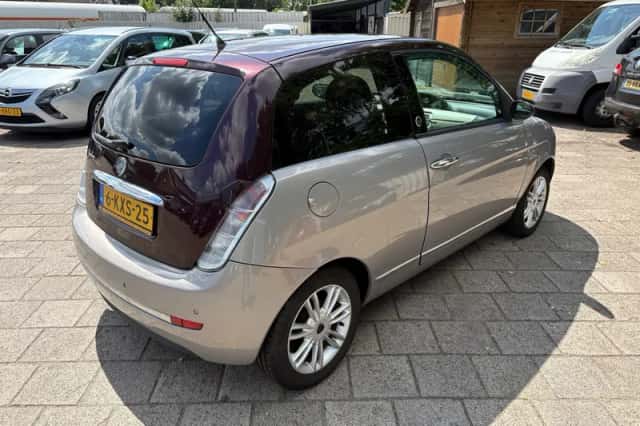 Lancia Ypsilon (2009) thumbnail 3