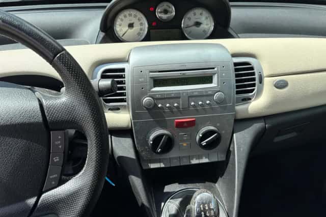 Lancia Ypsilon (2009) thumbnail 6