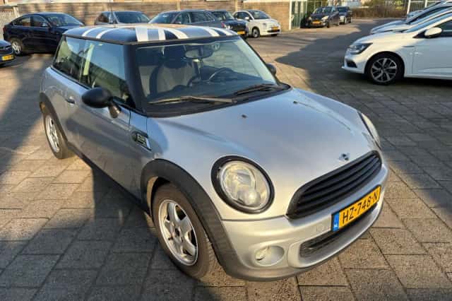 MINI One (2010) thumbnail 4