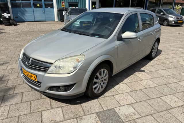 Opel Astra (2008) thumbnail 1