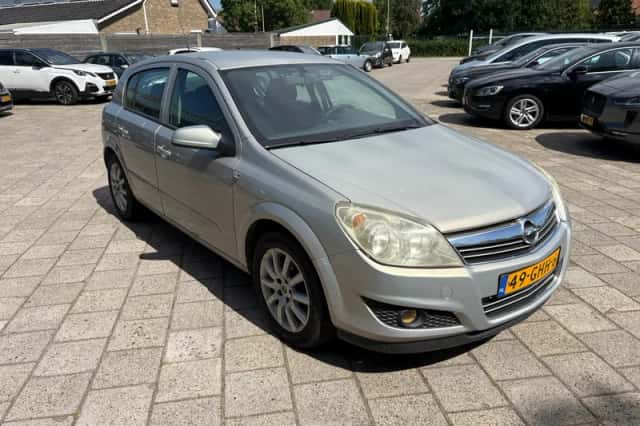 Opel Astra (2008) thumbnail 4