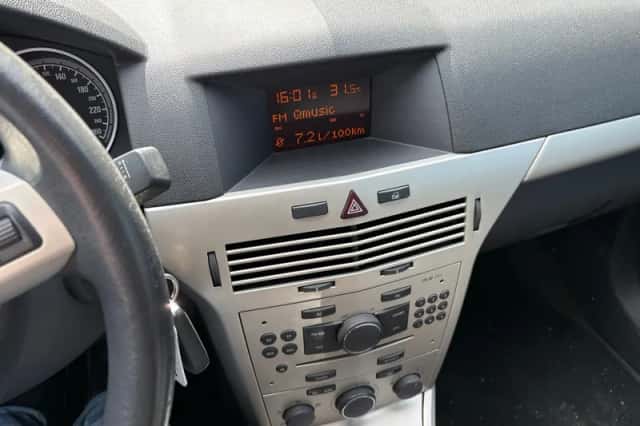 Opel Astra (2008) thumbnail 6