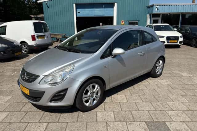 Opel Corsa (2013) thumbnail 1