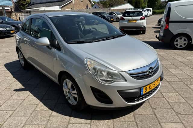 Opel Corsa (2013) thumbnail 4