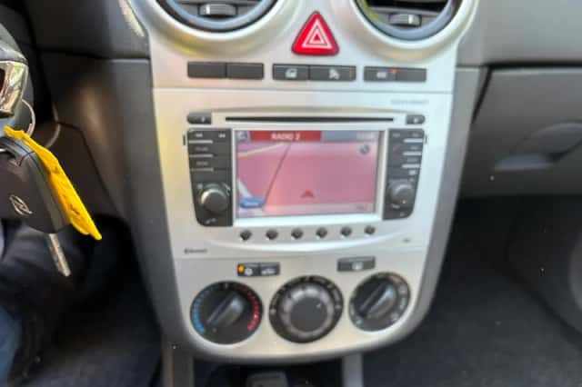 Opel Corsa (2013) thumbnail 6
