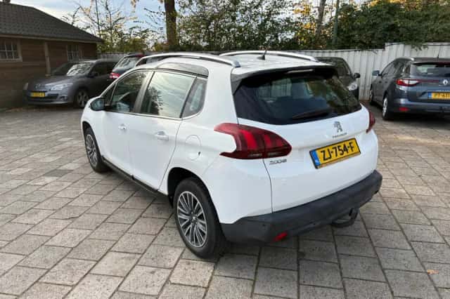 Peugeot 2008 (2019) thumbnail 2